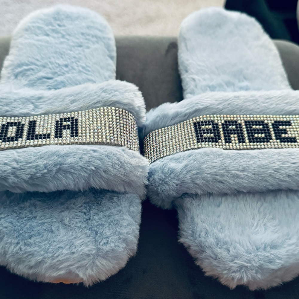 LOLA BABE Blue 🩵 Faux Fur Rhinestone Slippers ✨